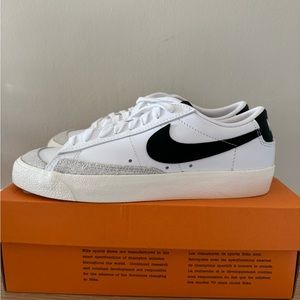 Women’s NIKE blazer low